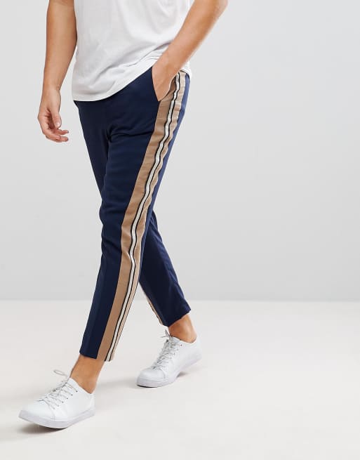 ASOS Broek met smaltoelopende pijpen en zijstrepen in marineblauw met zijstrepen