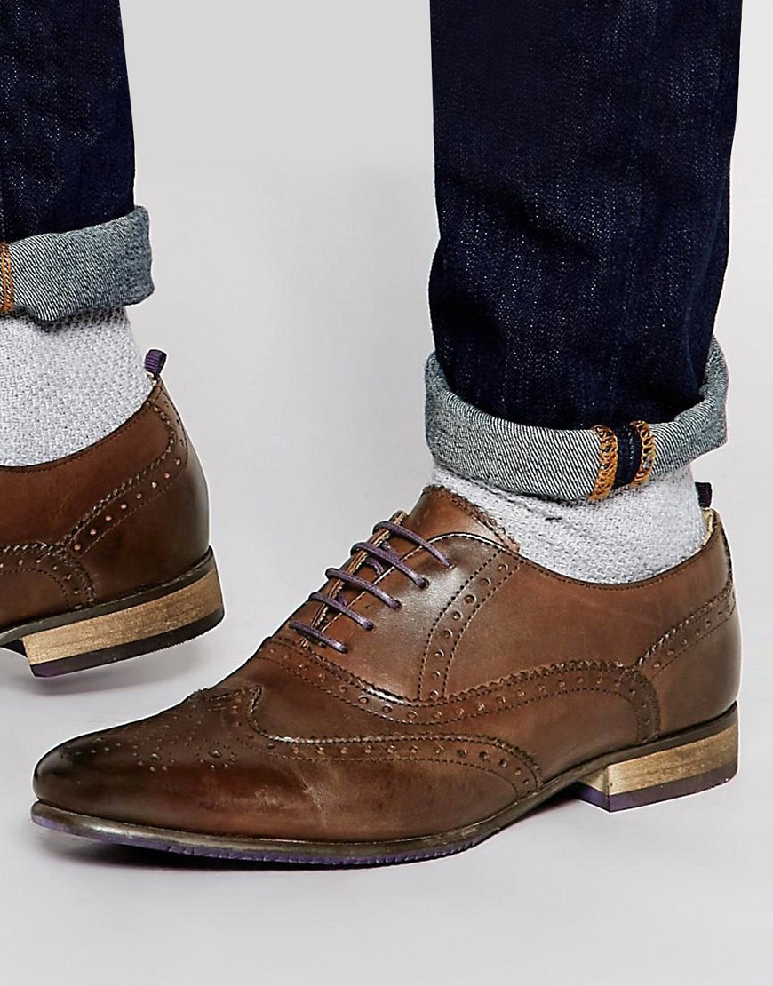 ASOS – Brogueskor i brunt läder med färgglada skosnören