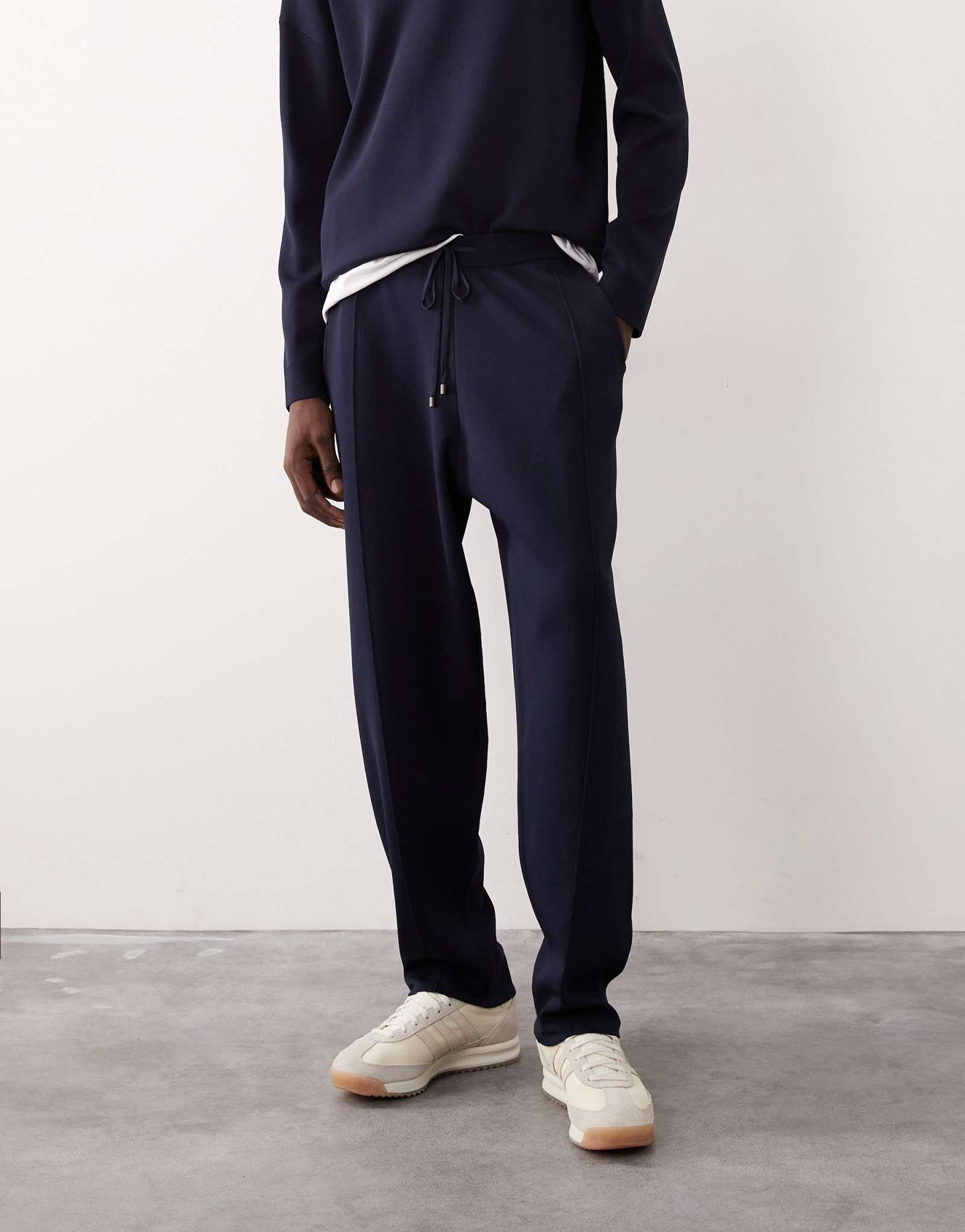 Трикотажные зауженные спортивные брюки ASOS COLLECTIVE темно-синего цвета - часть комплекта