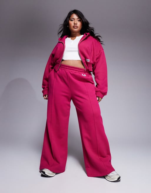 ASOS Curve Weekend Collective Schwere Jogginghose in Burgunderrosa mit geradem Schnitt und Biesen Kombiteil