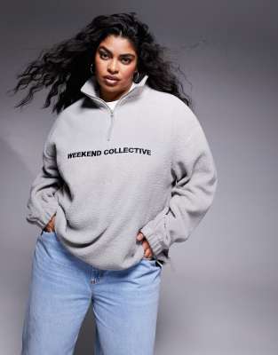 ASOS Curve - Weekend Collective - Teddyfell-Sweatshirt in meliertem Grau mit Logo und halblangem Reißverschluss