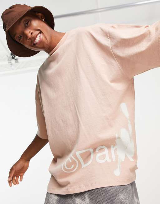 ASOS – Dark Future – Beige t-shirt i oversize med överlappande sömmar och logga, 3 av 4