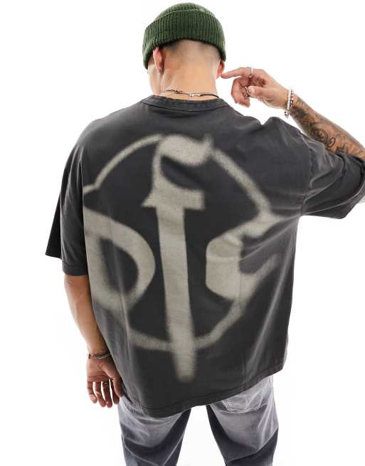 ASOS Dark Future – Czarny T-shirt oversize z nadrukiem sprayowym na plecach i efektem sprania