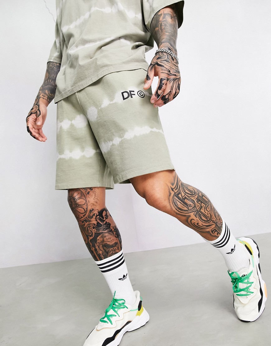 ASOS – Dark Future – Kakigröna, batikfärgade, avslappnade shorts med logga, del av set-Grön/a