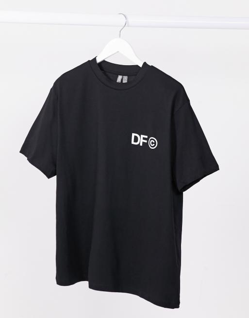 Asos Dark Future Legeres T Shirt Mit Logo Auf Der Brust Und Dem Rucken In Schwarz Asos