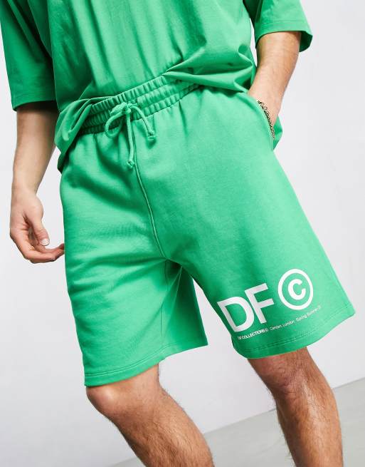 ASOS – Dark Future – Locker geschnittene Shorts in Irischgrün mit Logo-Grafikprint, Kombiteil