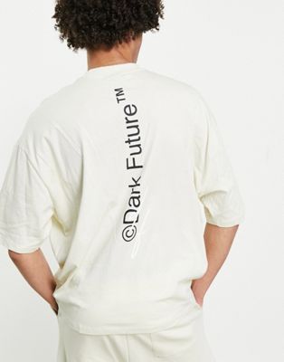 ASOS – Dark Future – Oversize-T-Shirt in Knochenweiß mit Logoprint am Rücken entlang der Wirbelsäule