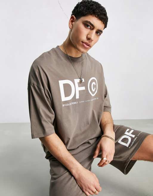 ASOS Dark Future - Oversized T-shirt i chokoladebrun med grafisk logoprint - Del af sæt