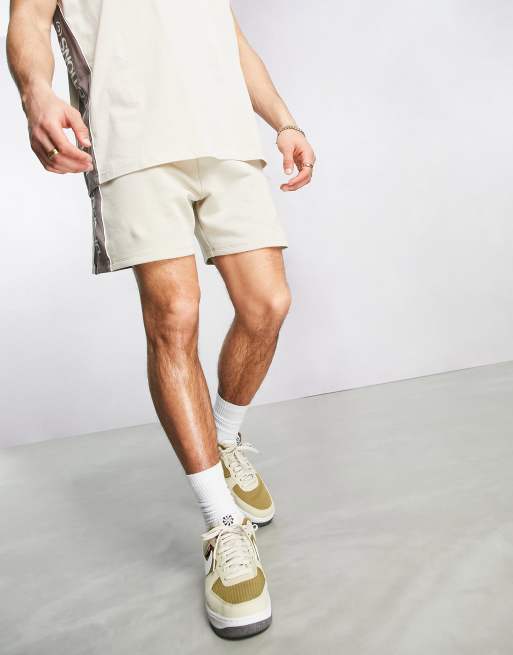 ASOS - Dark Future - Short de course décontracté d'ensemble avec bande à logo - Beige, 3 de 4