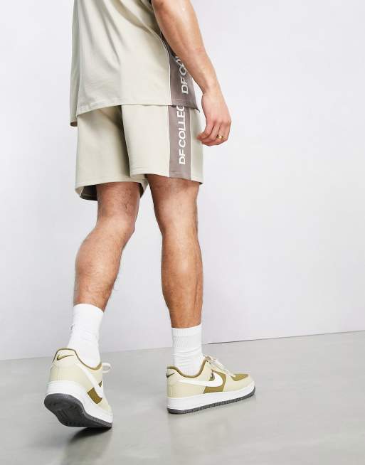 ASOS - Dark Future - Short de course décontracté d'ensemble avec bande à logo - Beige, 4 de 4