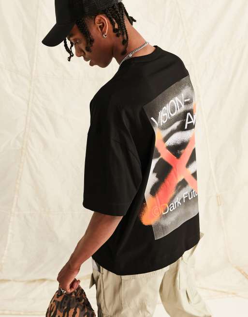 ASOS Dark Future – Svart t-shirt i oversize med graffitilogga och stort grafiskt tryck baktill