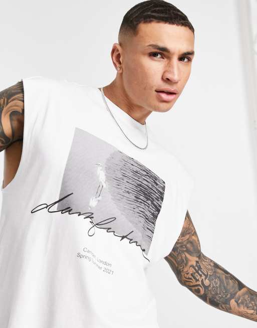 ASOS Dark Future – Vitt linne i oversize med flera logotyper och grafiskt tryck