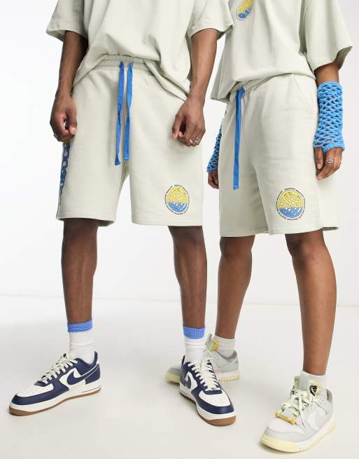 ASOS Daysocial – Blå avslappnade shorts i unisex-modell med grafiskt 