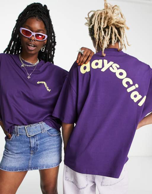 ASOS Daysocial – Fioletowy T-shirt unisex o fasonie oversize z logo z przodu i nadrukiem na plecach