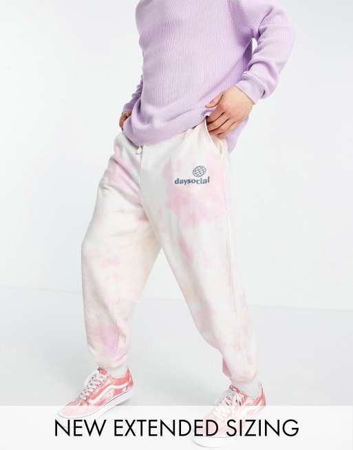 ASOS Daysocial - Joggers comodi tie-dye con stampa con logo, colore rosa e arancione in coordinato