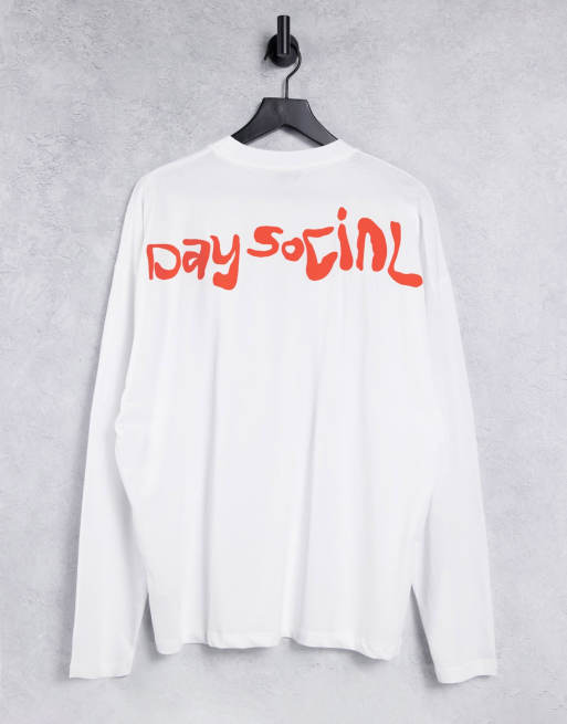 ASOS Daysocial – Langärmliges Oversize-Shirt in Weiß mit Logo-Rückenprint in Orange