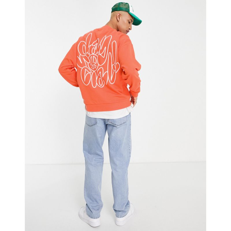 Daysocial – Oversize-Sweatshirt in Orange mit großem Logo hinten