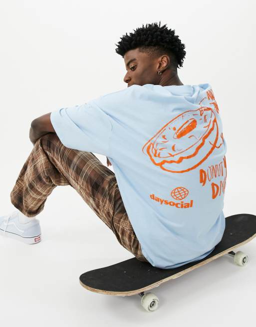 ASOS – Daysocial – Oversize-T-Shirt in Hellblau mit Donut-Schaumdruck und Grafikprint auf der Rückseite