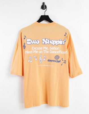 ASOS – Daysocial – Oversize-T-Shirt mit Logo und „Dance“-Print in der Farbe Pfirsich-Orange