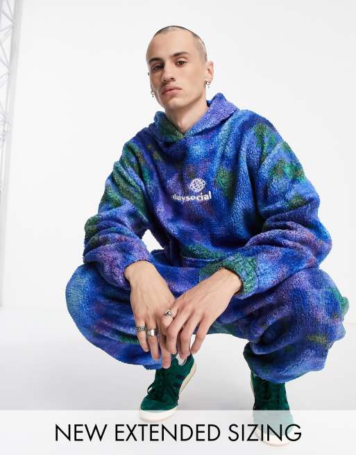 ASOS Daysocial - Oversized hættetrøje i plys med blåt batikprint overalt