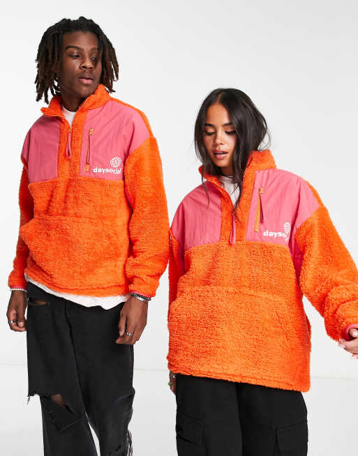ASOS Daysocial - Oversized, rød unisex-sweatshirt i bamsestof med logo og kvart lynlås, 4 af 4