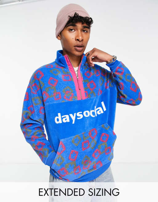 ASOS - Daysocial - Sweat en polaire à col zippé avec logo imprimé sur l'ensemble - Bleu