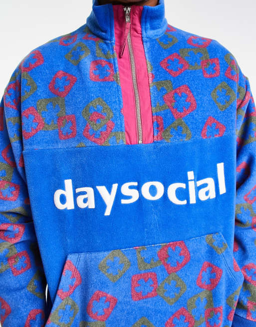 ASOS - Daysocial - Sweat en polaire à col zippé avec logo imprimé sur l'ensemble - Bleu, 4 de 4