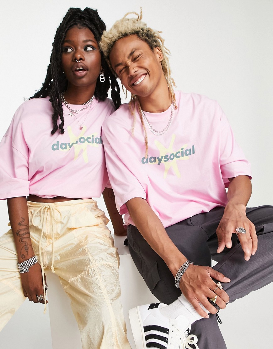 T-shirt oversize unisex rosa con stampa grafica di logo sul petto - ASOS DESIGN T-shirt donna  - immagine1