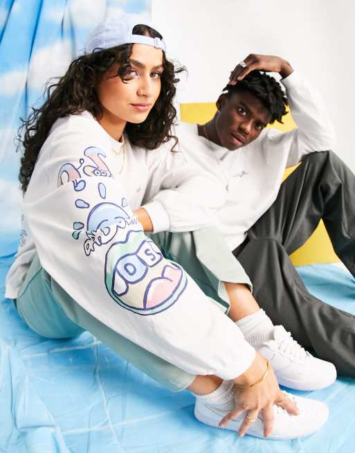 ASOS - Daysocial - T-shirt unisexe oversize à manches longues avec motifs imprimés au dos et sur les manches - Blanc