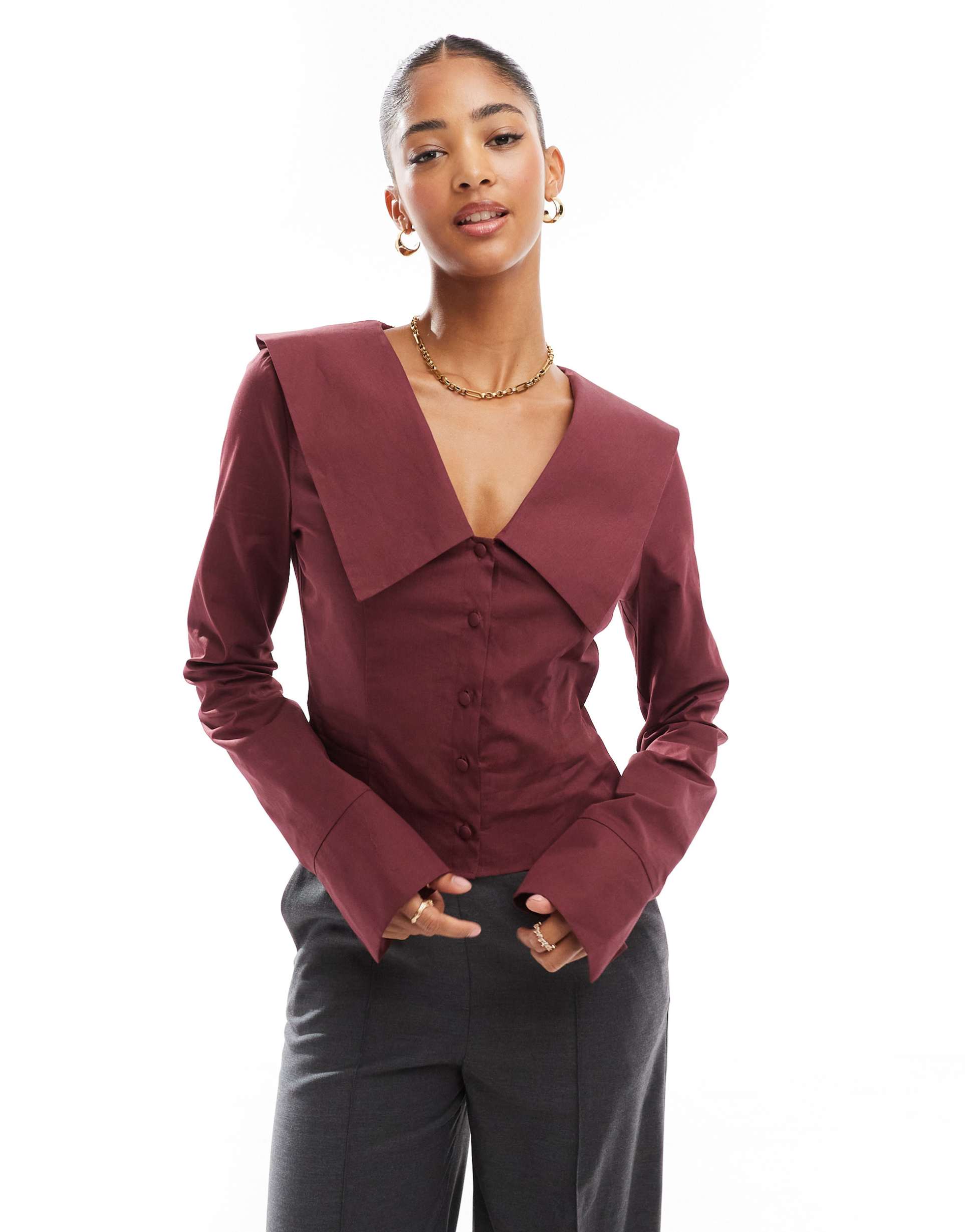 asos deisgn poplin oversized collar fitted shirt in burgundy