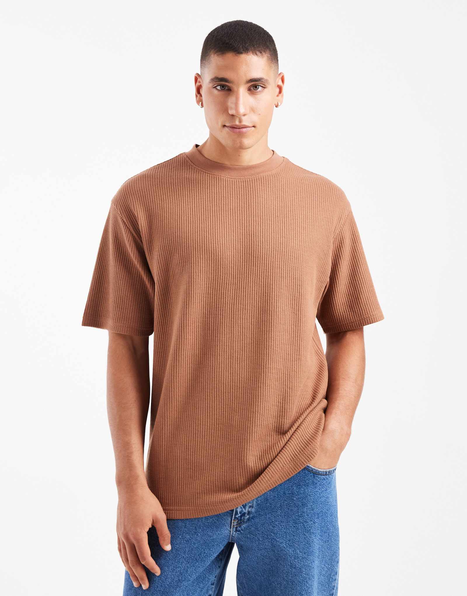 Непринужденная футболка ASOS DESGIN heavyweight из коричневого вафельного трикотажа