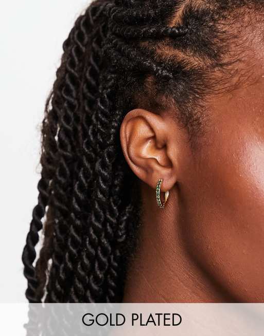 ASOS DESIGN – 14 karat guldpläterade 13 mm creoler med gröna månadsstenar för maj