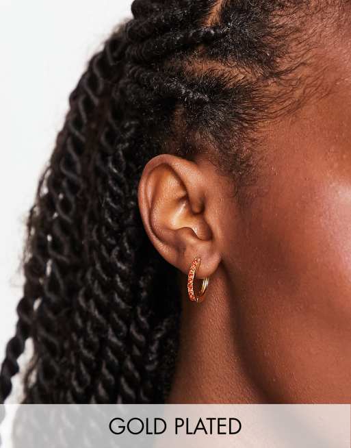 ASOS DESIGN – 14 karat guldpläterade creoler 13 mm med topasliknande födelsestenar för november