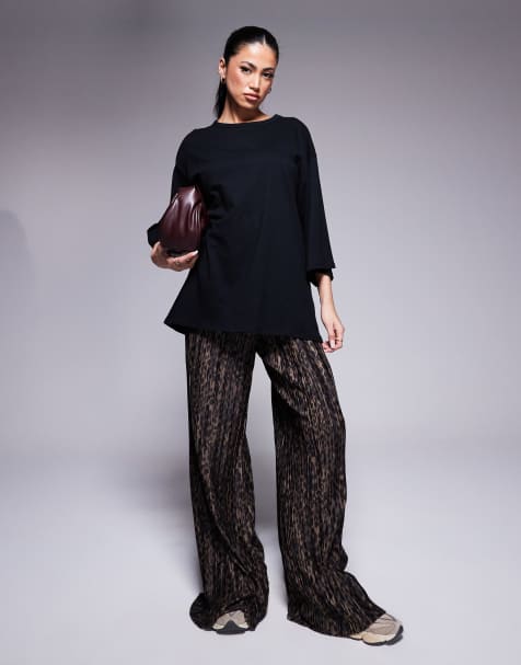 ASOS DESIGN – 2-i-1 – Djurmönstrad och plisserad jumpsuit med t-shirt - view 1