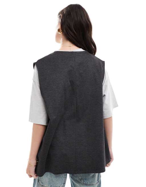 ASOS DESIGN - 2-in-1 gilet en T-shirt in grijs en wit, 2 van 4