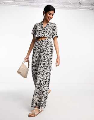 ASOS Design - 2-in-1-Hemd-Jumpsuit mit zartem Blumenmuster-Bunt