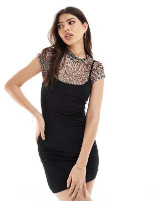 ASOS DESIGN - 2-in-1-Mini-Slipdress mit Netzstoff-Layer im Animalprint-Schwarz