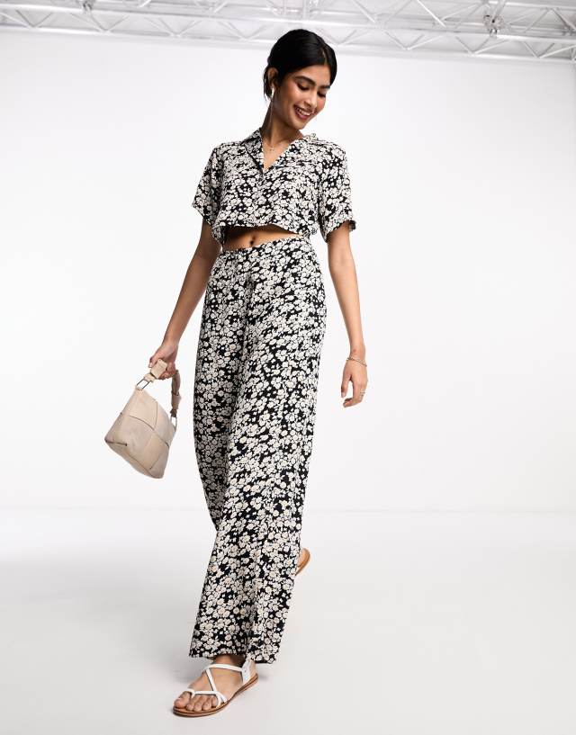 ASOS DESIGN - 2 in 1 shirt jumpsuit in ditsy floral