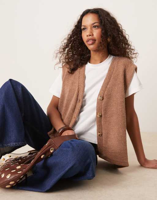 ASOS DESIGN - 2-in-1 T-shirt en pluizig bouclé vest in bruin