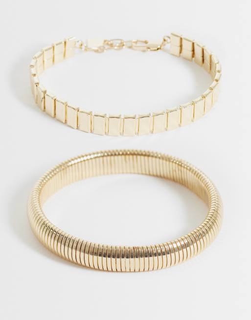 ASOS DESIGN 2-pack blandade bangles med vintagedesign i guldfärg