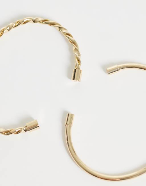 ASOS DESIGN 2-pack cuff-armband med slät och tvinnad detalj i guldfärg, 2 av 3