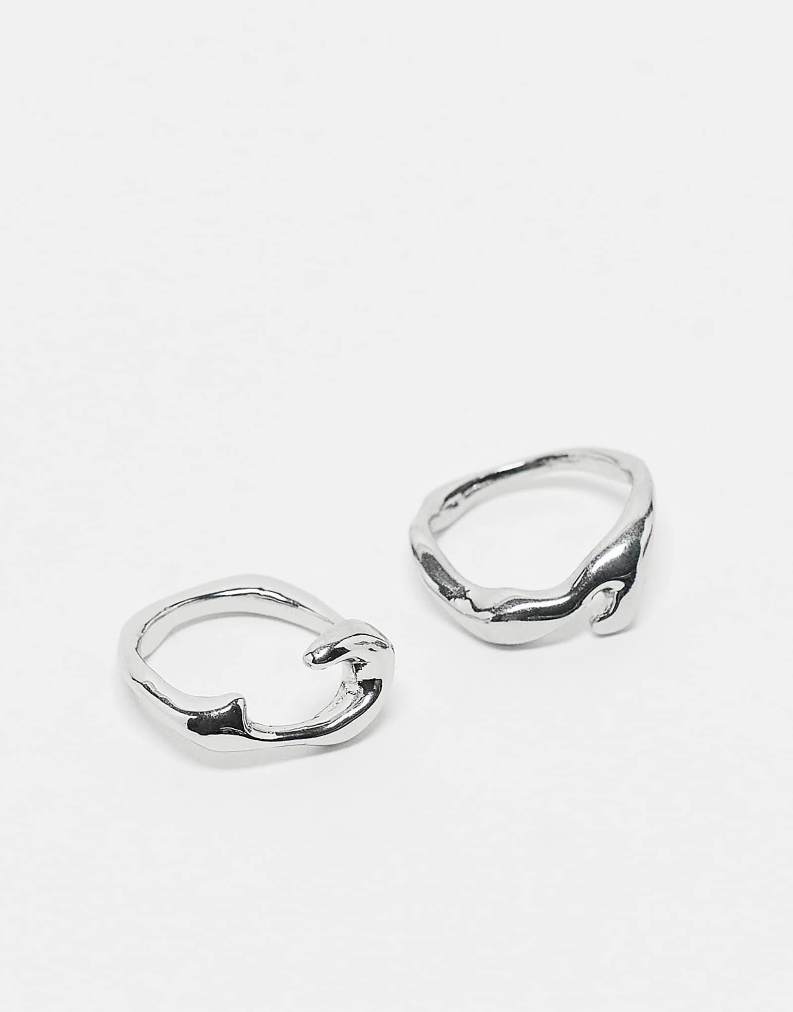Кольцо ASOS DESIGN из 2-х упаковок в серебристом цвете с литым дизайном