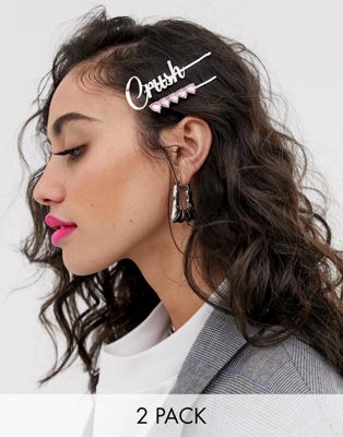 ASOS DESIGN – 2-pack silverfärgade hårspännen med texten ”crush” och strass
