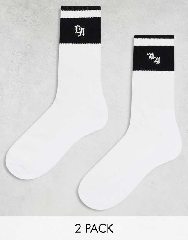 ASOS DESIGN - 2 pack sport stripe sock with la and ny artwork in white