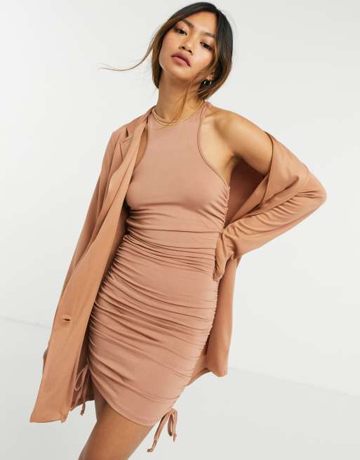 ASOS DESIGN – 2 w 1 – Sukienka mini z dekoltem typu racer i marynarką ponte oversize w kolorze mokki