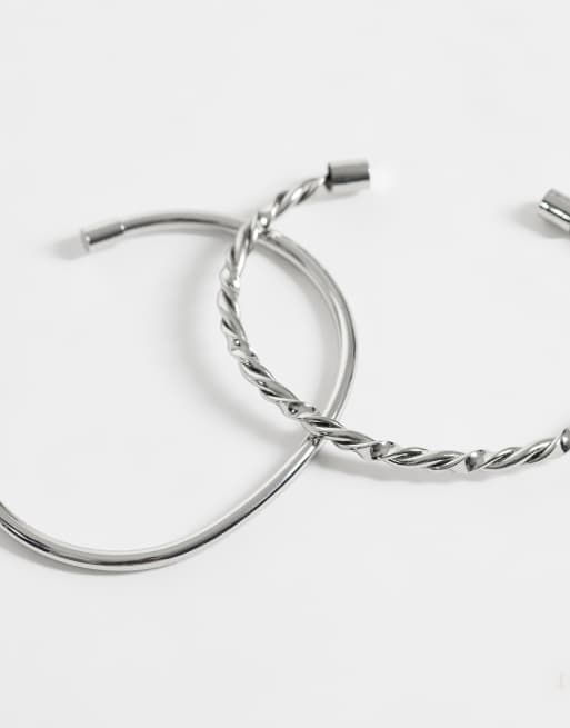 ASOS DESIGN 2er-Pack Armreife mit glattem und gedrehtem Detail in Silberoptik, 2 von 3