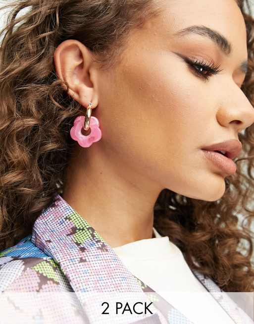 ASOS DESIGN – 2er-Pack Creolen mit Blumenanhänger