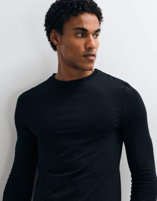 ASOS DESIGN 2er-Pack Essentials langärmlige Muscle-Fit T-Shirts in Schwarz und Weiß, 4 von 5