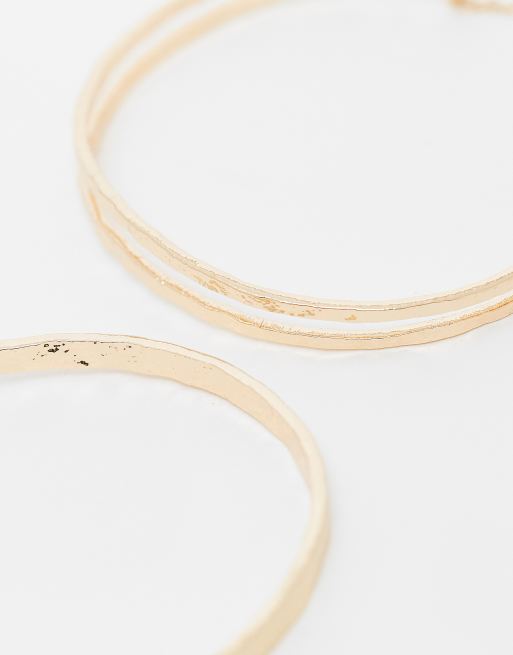 ASOS DESIGN – 2er-Pack goldfarbene Freundschaftsarmbänder mit Knebelverschluss-Detail, 2 von 3