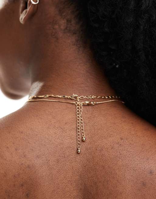 ASOS DESIGN – 2er-Pack goldfarbene Halsketten mit Knotenanhänger und strukturierter Kette, 2 von 4